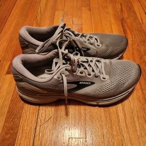 Brooks Ghost 15 size 11.5